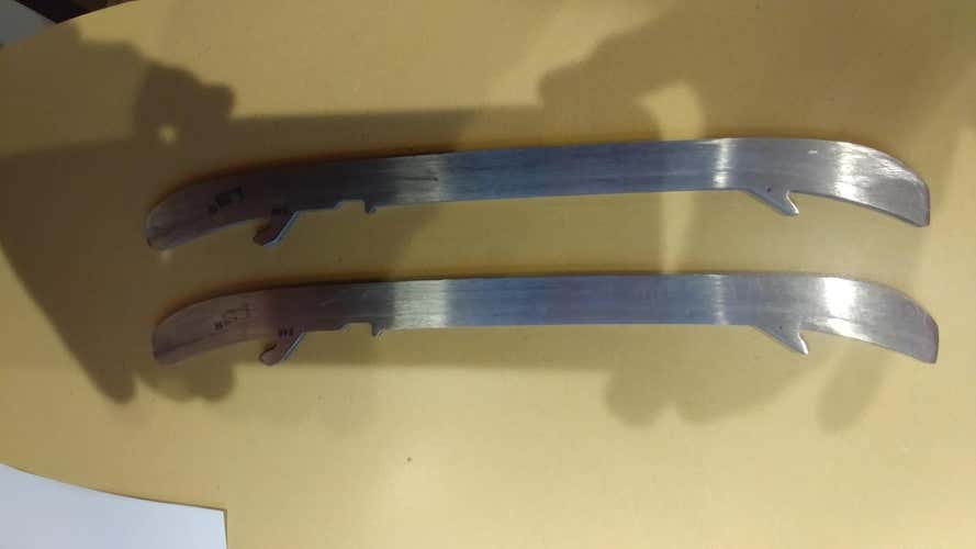 Bauer Tuuk LS2 Edge Steel Runners for a size 5 or 5.5 skate