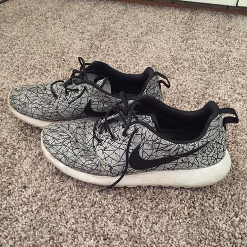Nike Roshe size 11