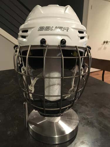 Bauer RE-AKT Helmet w Titanium Cage - White - Medium