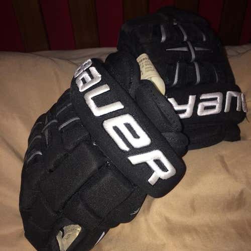 Bauer 4roll Thumb Lock Junior 13 HOCKEY GLOVES 20$