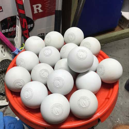 18 Like New Signature Lacrosse Balls