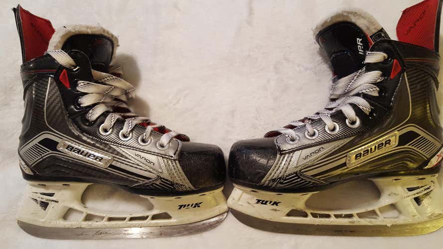 BAUER VAPOR X900 SIZE 13 YOUTH ICE HOCKEY SKATES