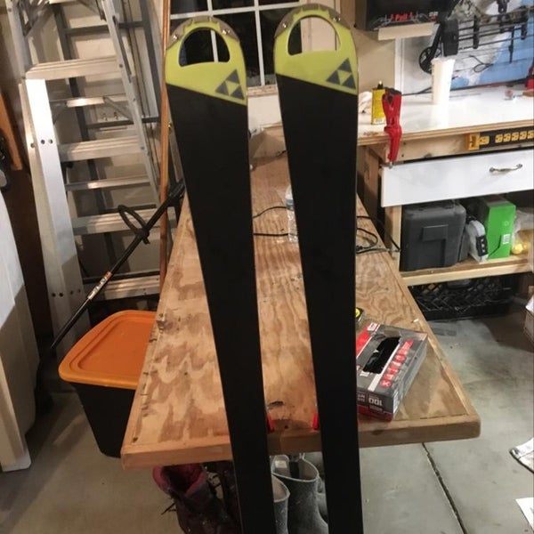 Fischer 145cm r10 slalom skis with marker 10.0 bindings