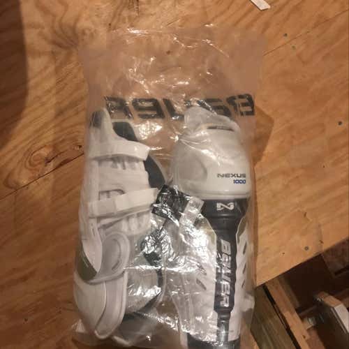 New Nexus 1000 Size 14 Shin Pads