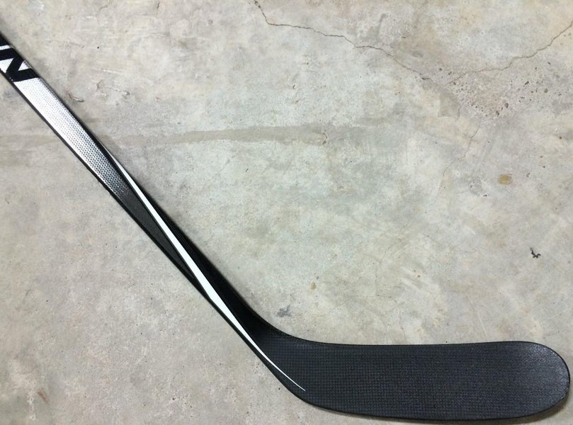 Used Easton SYNERGY ST 100 Flex Pattern P30 Senior One Piece Sticks