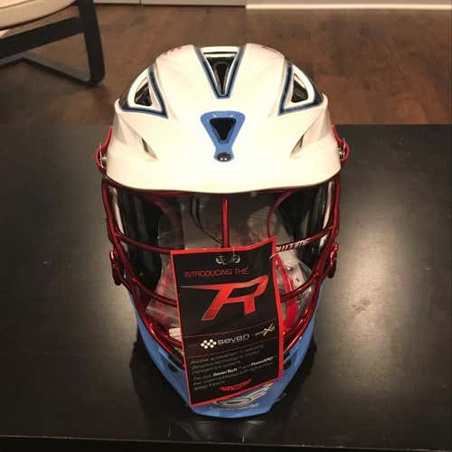 BNWT 2013 Maverik Showtime Cascade R Helmet
