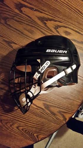 Bauer 4500. UA box cage