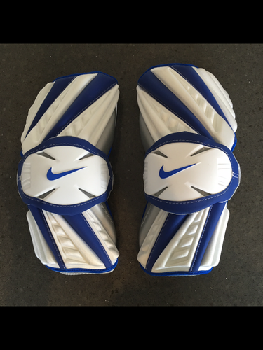 BN NIKE HUARCHE ARM GUARDS