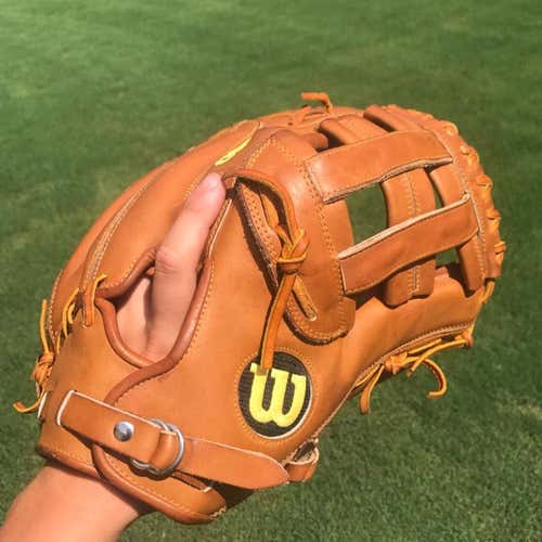 Wilson A2000 1B Mitt