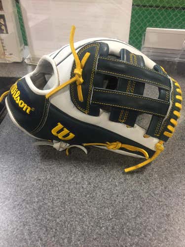 Wilson A2000 PP05 January 2017 Glove of the Month