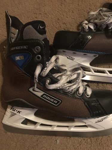 Nike Bauer Supreme One90 Size 8 D