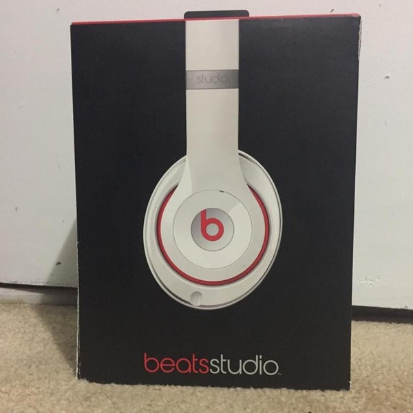 Beats Studio 2.0 Great Condition!!( Need Gone)
