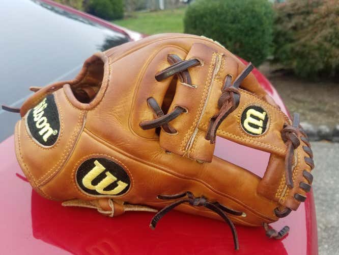 Wilson A2000 DP15 GM. Dustin Pedroia