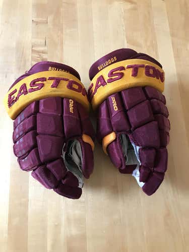 Minnesota Duluth Easton gloves