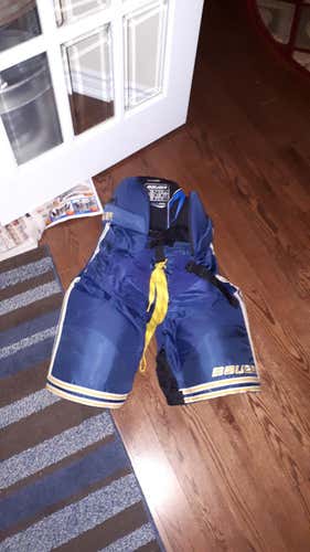 nexus 800 hockey pants (navy w/ yellow stripe)