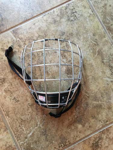 Bauer 5K full cage, Size Large.  Silver in color.