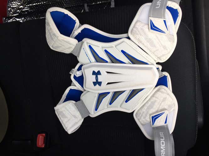 Under Armour Headline Elite large shoulder pads