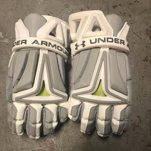 Like New Under Armour Bio fit 13” Gloves