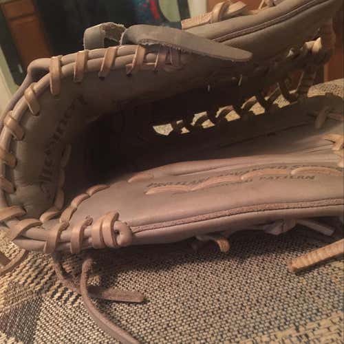 Louisville Pro Flare Pitching Glove