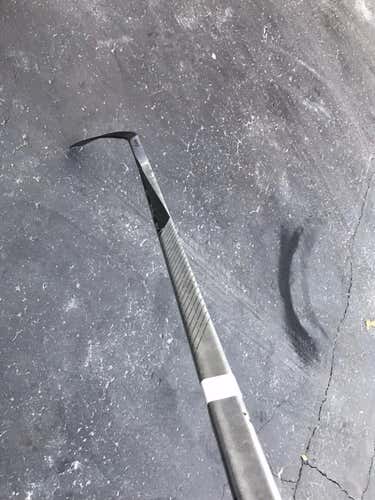 Easton Stealth V9E Chrome - RH - 85 flex - E3 (p92) curve - Grip Hockey Stick