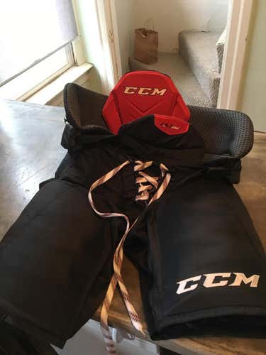 CCM QuickLite 290 LE Senior Hockey Pants size Medium