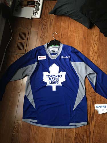 Replica Leafs Practice Jersey (NEW WITH TAGS)