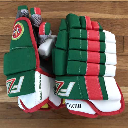 Flame KHL Ak-Bars Kazan Gloves
