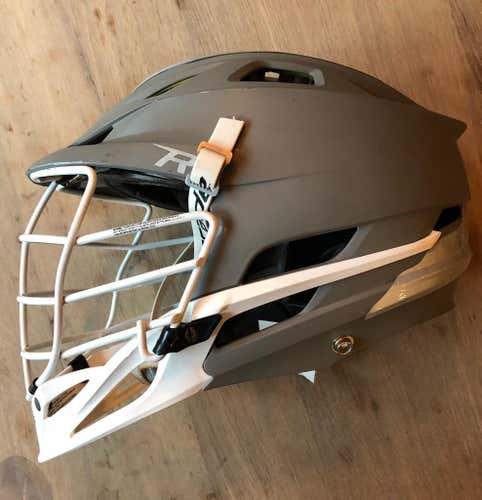 Cascade R Matte Gray White Mask