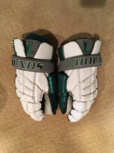 Loyola Greyhounds Clutch goalie glove - game worn