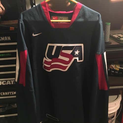 USA IIHF Nike Jersey Size Medium