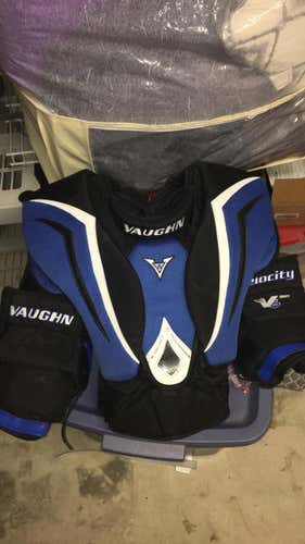 Vaughn v6 chest protector (Negotiable price)