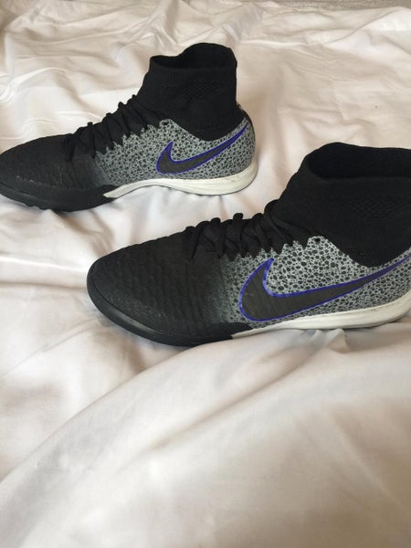 Nike magista proximo (Size 8.5)