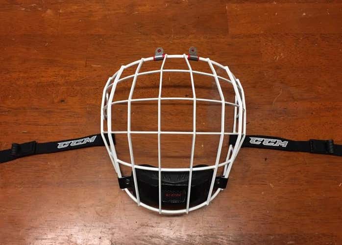 CCM Resistance 300 Cage-Sr. Medium, White