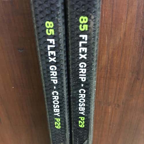 2 Pack CCM P29 Crosby Trigger 2 Grip 85 Flex RH