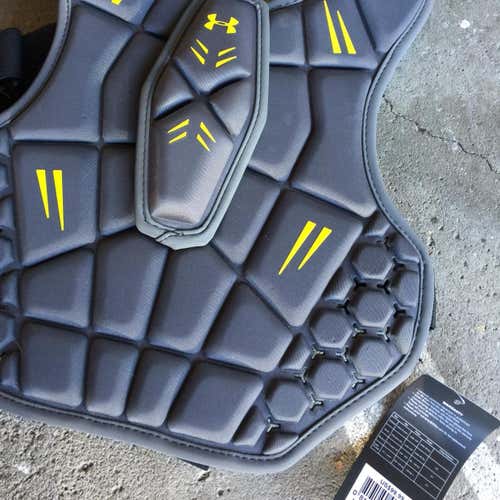 Under Armour Chest Protector. Size S.  Great For A Small Beginning Goalie