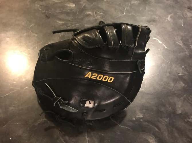 New Wilson A2000 2800 12” Lefty First Base Mitt