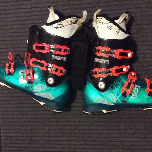 Technical :The agent 11.0 racing boot