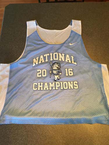 Nike UNC pinnie