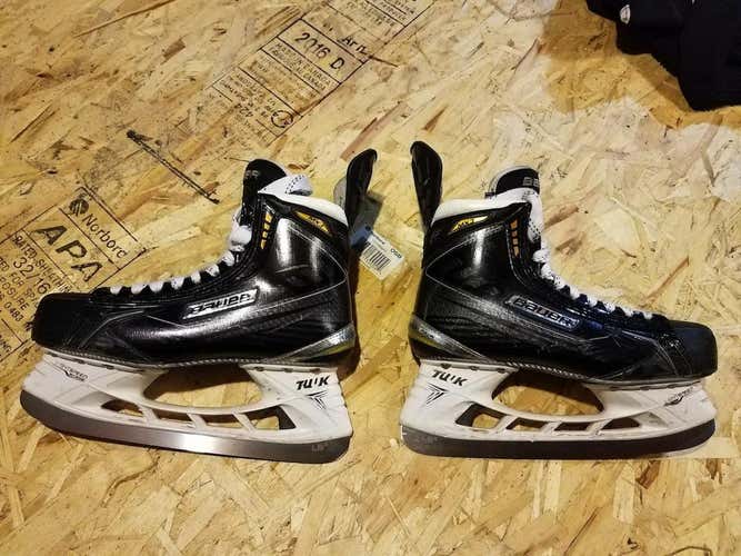 Bauer Supreme TotalOne MX3, size 8EE, Excellent Condition