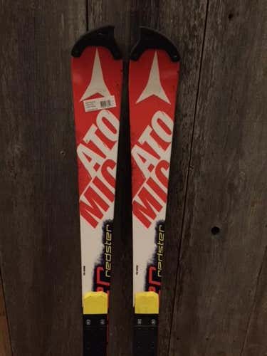 Atomic race skis