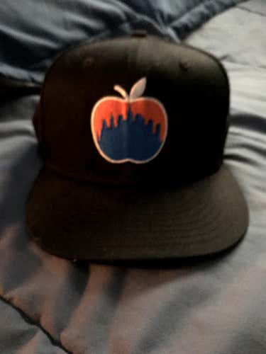New York Mets Apple Skyline Snapback - Barstool Sports Hat