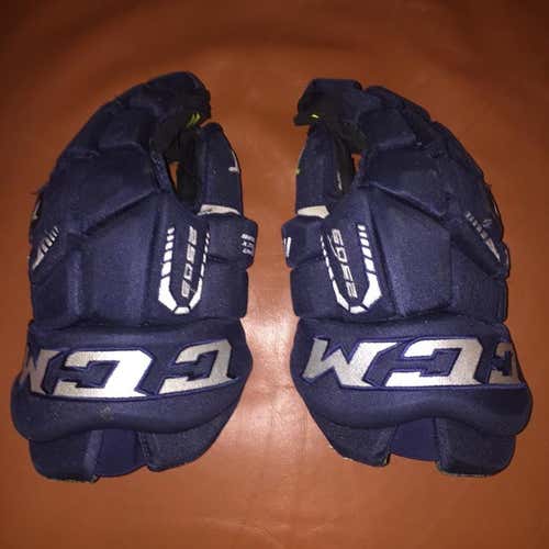 CCM Tack gloves