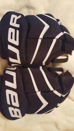 BAUER YOUTH SIZE 8 HOCKEY GLOVES