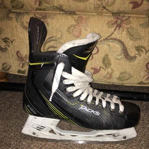 CCM Tacks Size 9