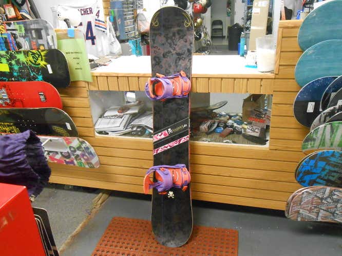 Ride canvas tokidoki snowboard 153 with Rome SDS bindings.