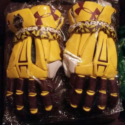 SnakeIsland Muskies Underarmour gloves