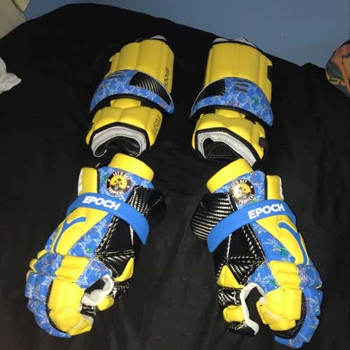 Matching Large Epoch Gloves And Arm Guards