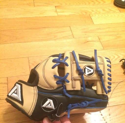 Used Akadema Torino Series 11.5” Infield Glove, Right Hand Throw
