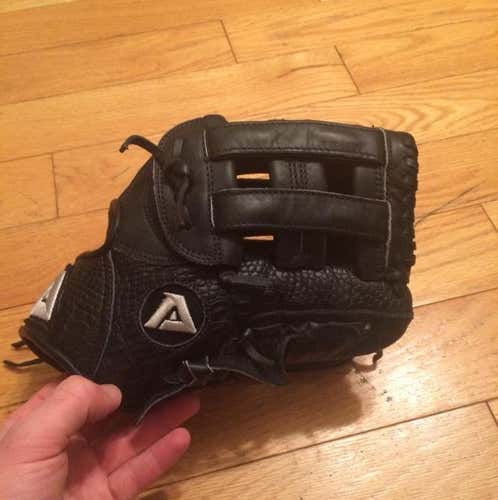 Used Akadema Gator Skin Glove, 11.5”, Right Hand Throw, Excellent Condition