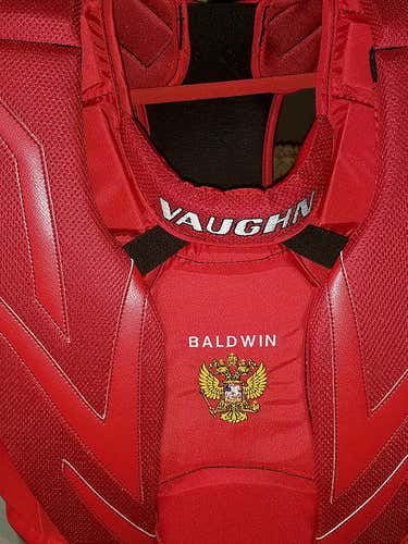 New University of Wisconsin Baldwin Crested Vaughn Small Pro stock NCAA Return Goalie Chest Pad